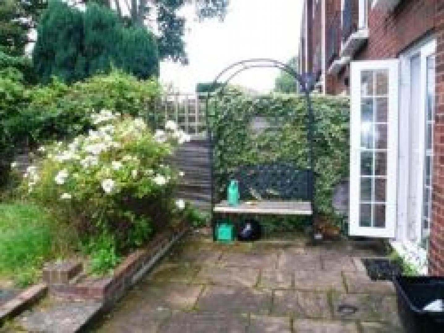			Beautiful House!, 3 Bedroom, 1 bath, 1 reception Flat			 Ashburnham Close, EAST FINCHLEY
